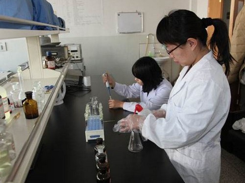 专业的实验室分析.jpg